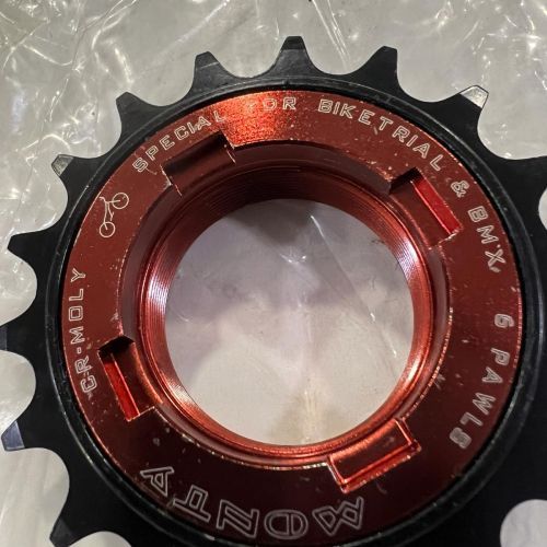 Piñon Monty 221 Ti 07 Tapa roja Trialsin y BMX 18D